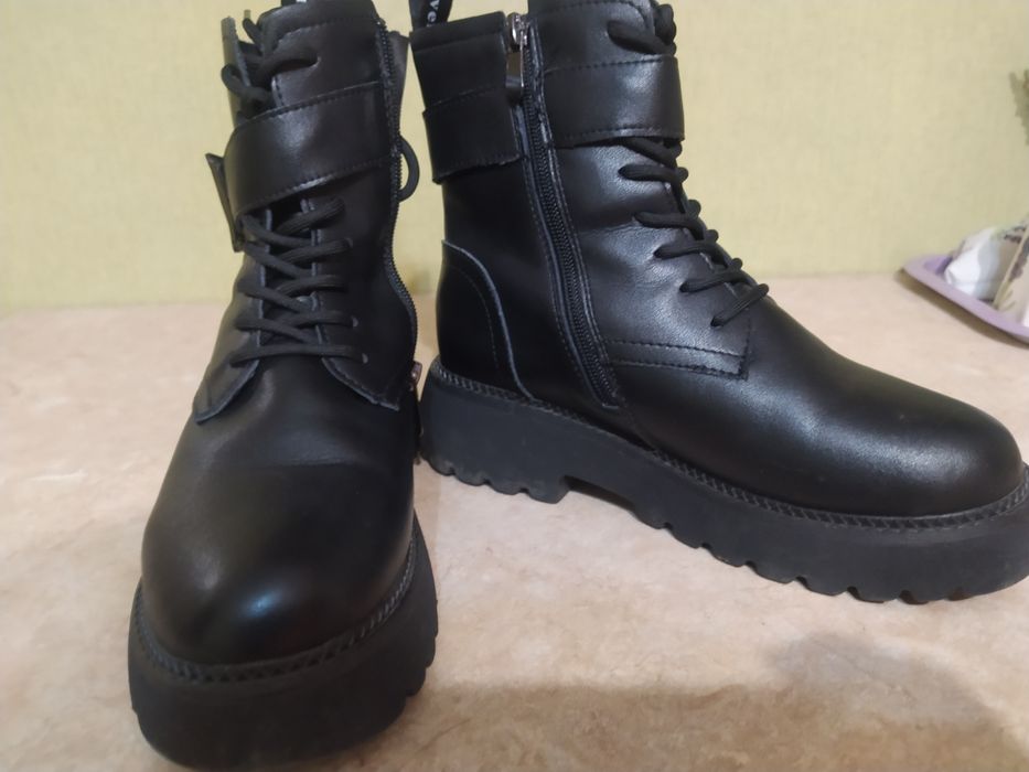 Чоботи жіночі, шкіряні з хутром