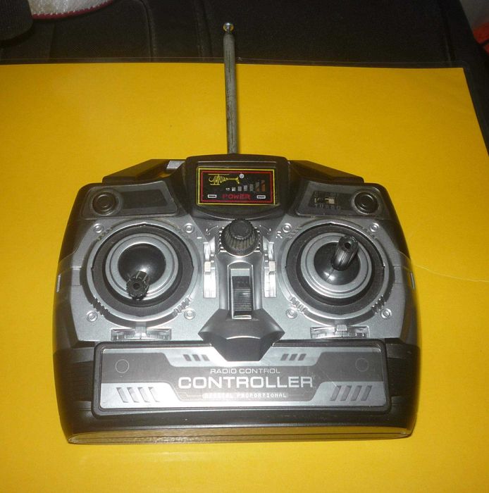 Helicóptero telecomandado: 5 euros