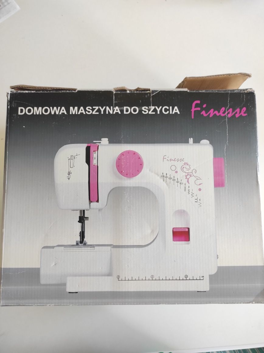 Mała maszyna do szycia Finesse