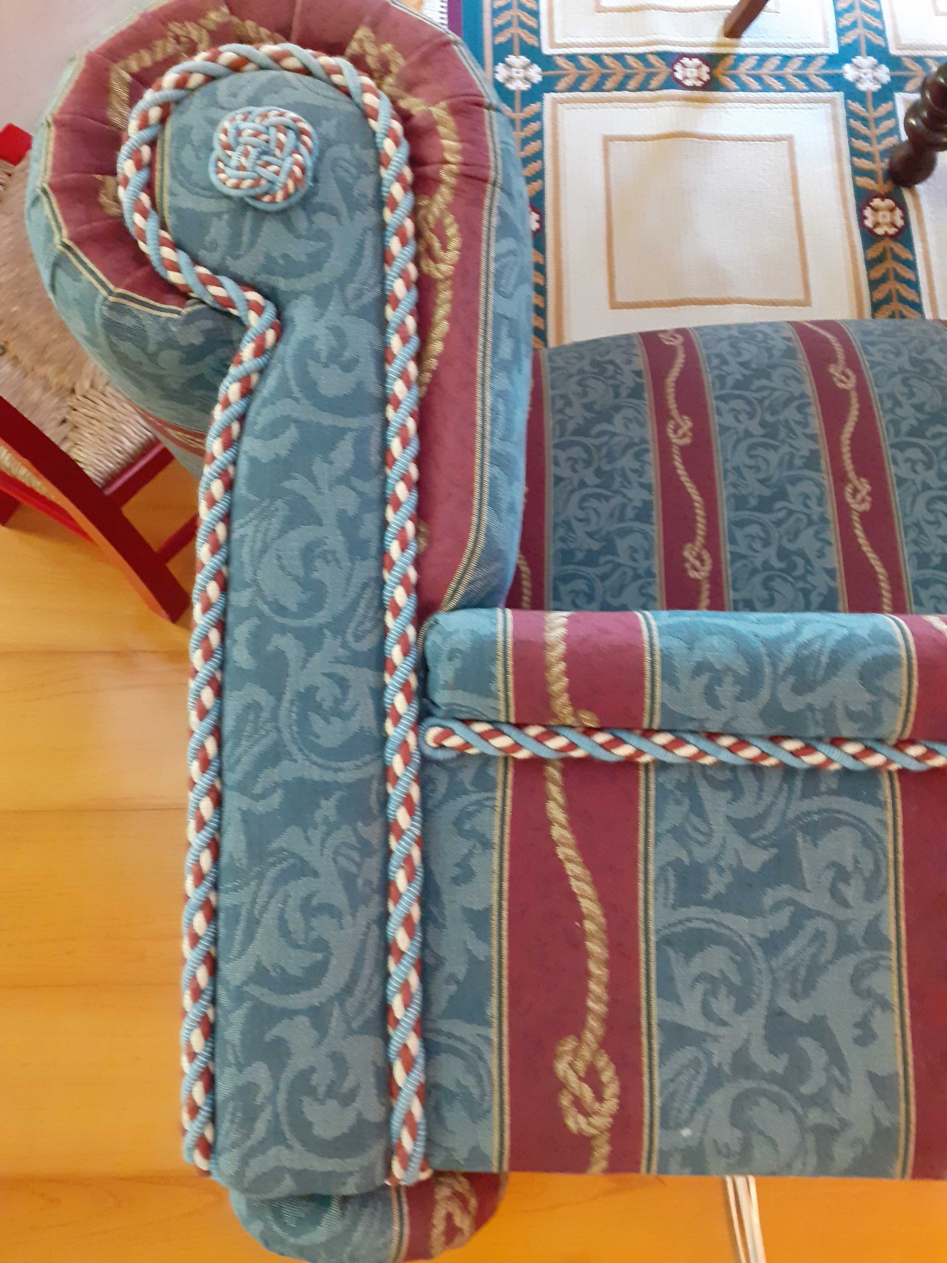 Sofás (1 é sofá cama) de 2 lugares (nova grande baixa de preço)