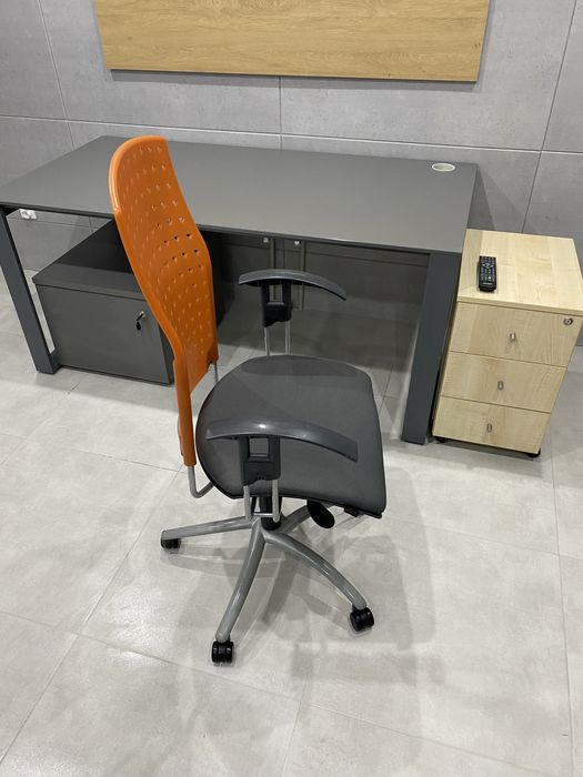 Biurko biurowe meble biurowe