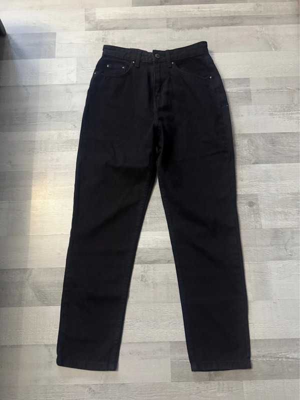 Spodnie szerokie damskie mom fit jeans czarne jeansy 36 S sinsay