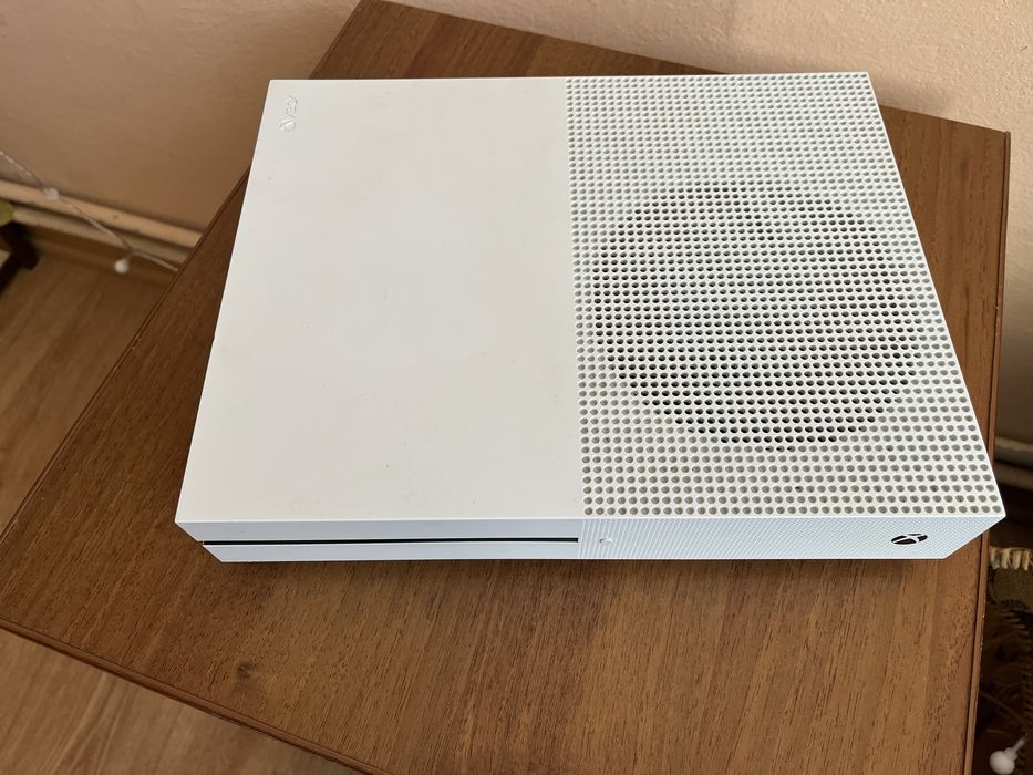 Продам свій Xbox one 1tb в гарному стані