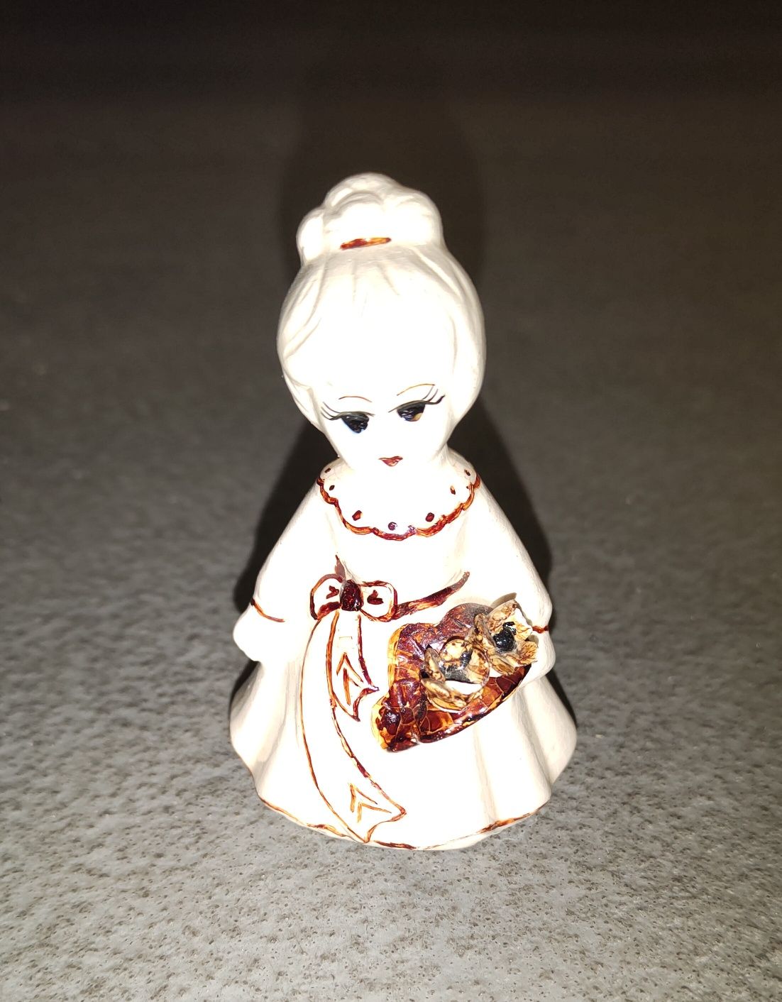 Figurka laleczka z porcelany ozdoba