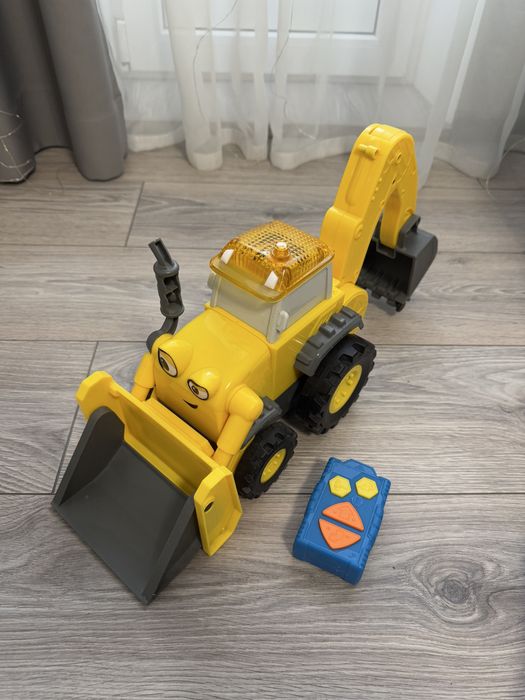 Танцующий трактор на пульте игрушка