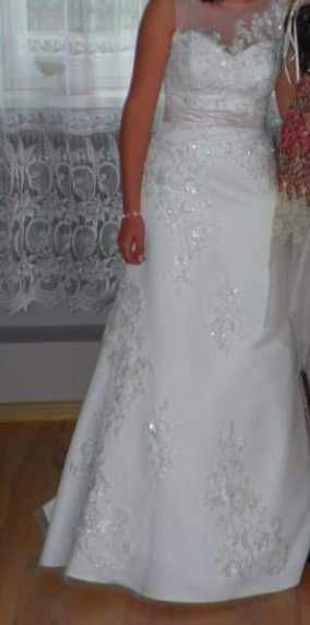 Piękna suknia ślubna