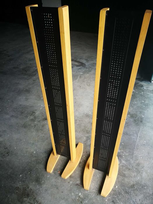 2 Moveis para arquivo de CD's e DVD's (ferro e madeira)