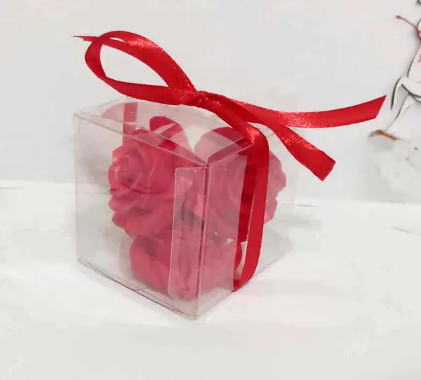 Mini mydełka glicerynowe różyczki czerwone 4 szt w pudełku na prezent