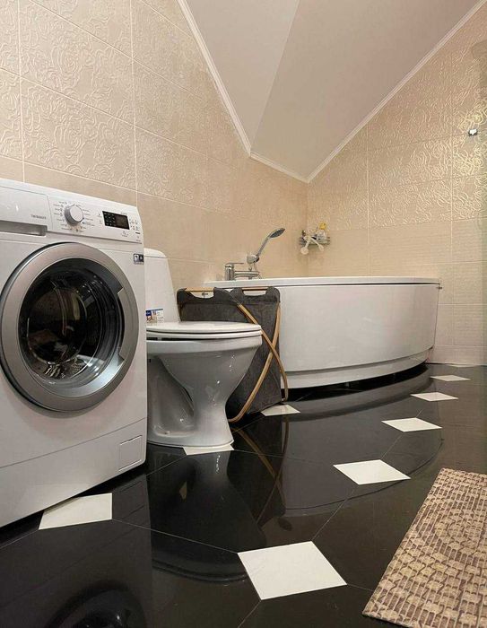 Оренда ексклюзивного будинку Стоянка корт басейн озеро на ділянці