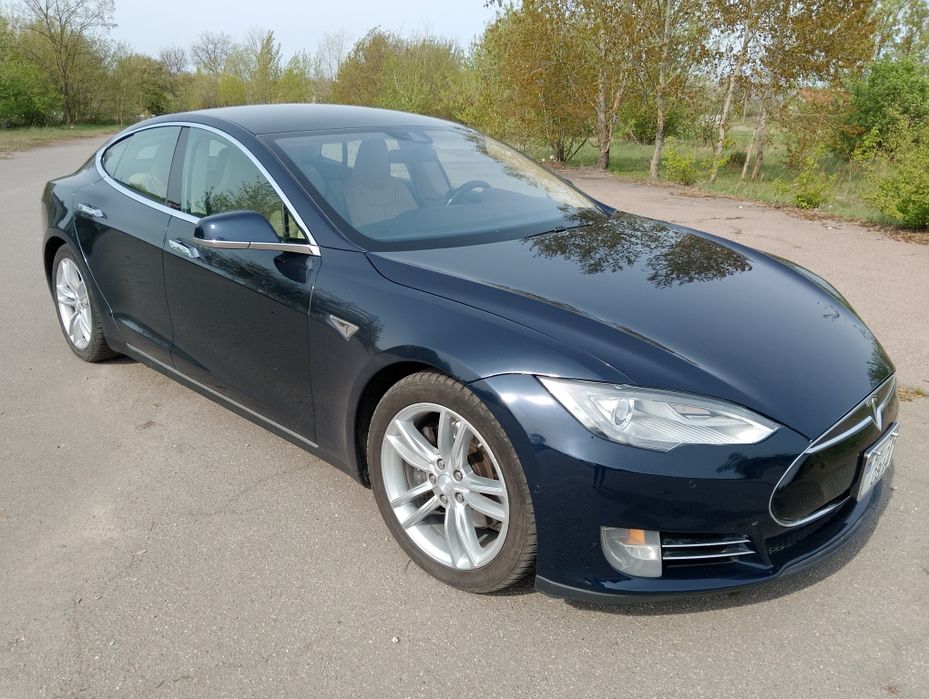 Tesla Model S 85D