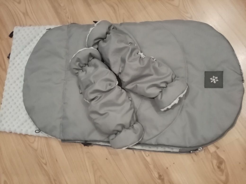 Wodoodporny śpiwór do wózka plus muffki szary śpiworek minky
