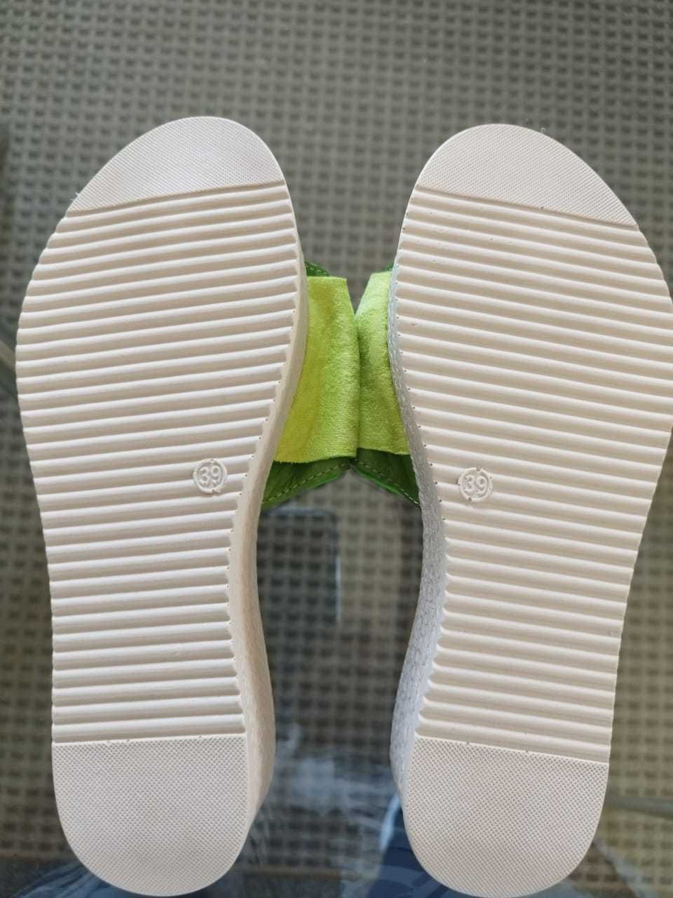 Sandálias modernas cor verde, Made in Portugal