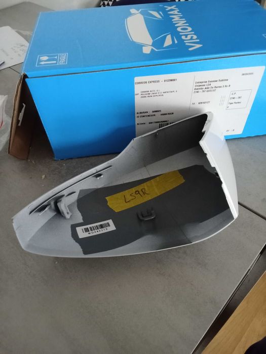 Vendo capa para retrovisor lado direito de Volkswagen