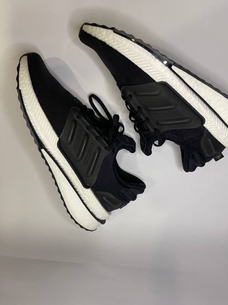 Кросівки Оригінал Adidas ULTRABOOST 22 / розмір 45