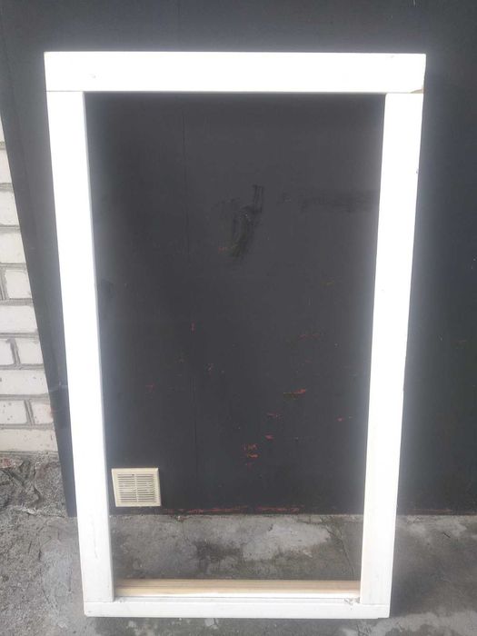 Деревяна вiконна рама стан на фото