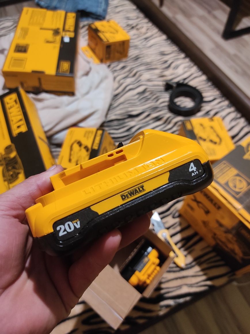 Акомулятори на 4Аг (2шт) DCB204-2