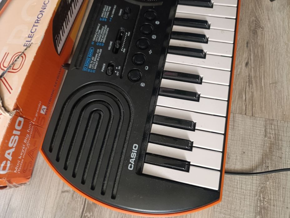 Casio SA-76 синтезатор, піаніно