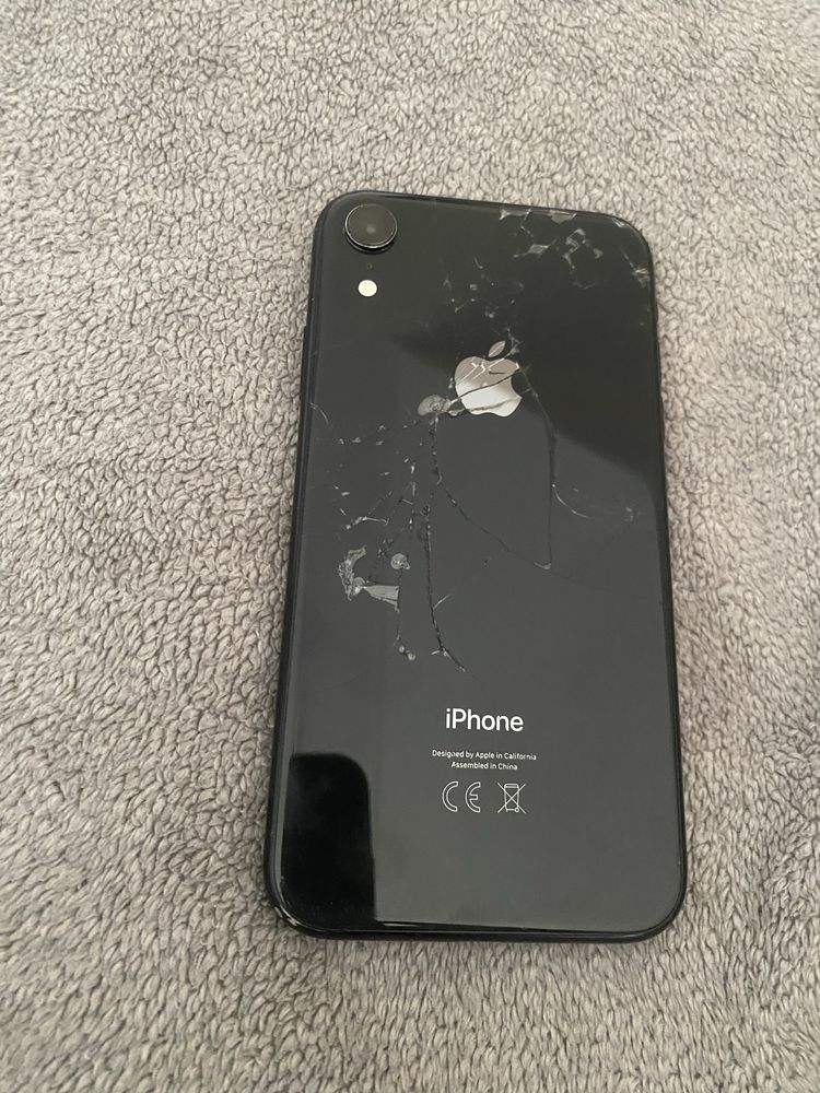 Телефон на запчасти Apple Iphone XR