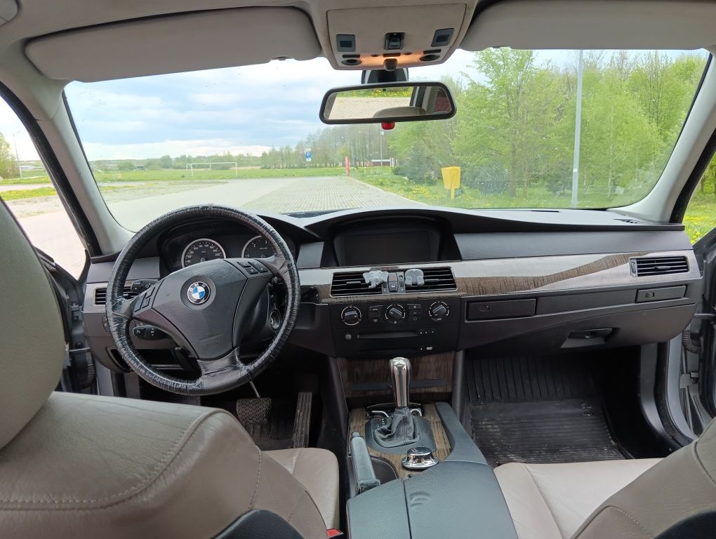 BMW E61. 2004. 177km