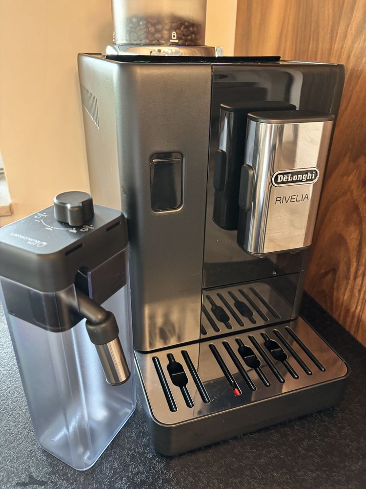 Ekspres Delonghi Rivelia EXAM 440.55.B gwarancja