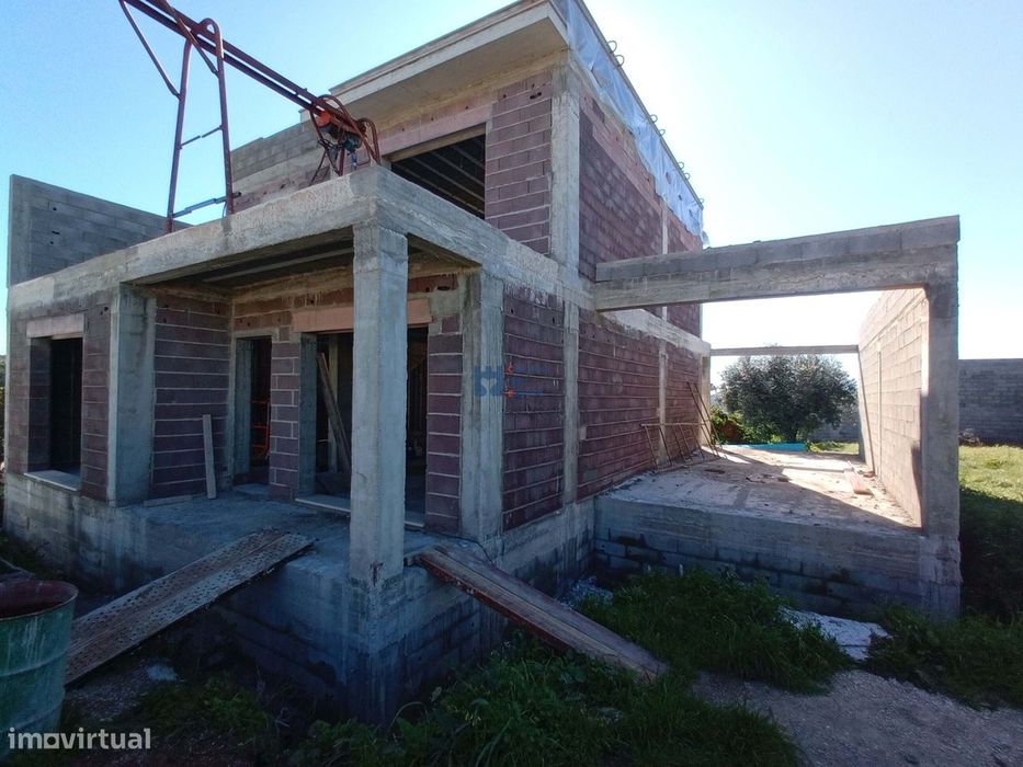 Moradia em Fase de Edificação nos Cristovãos, Seiça-Ourém