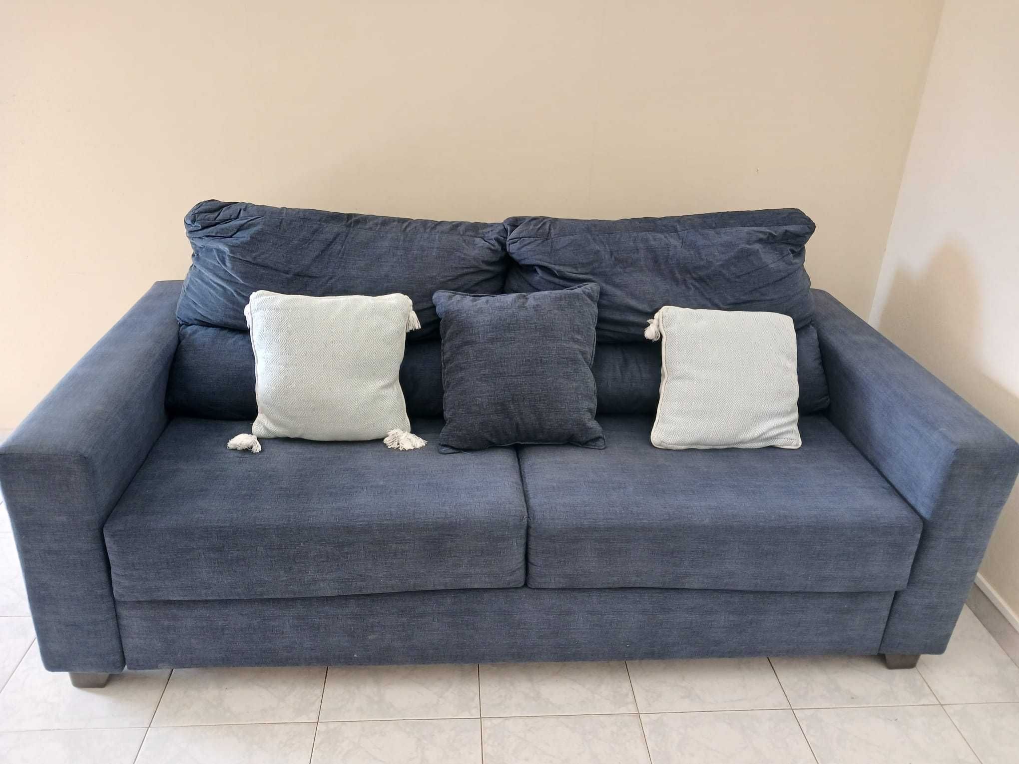 Sofa Cama, ideal para AL, em bom estado