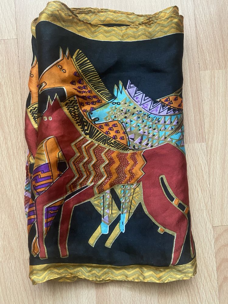 Красивий шарф в стилі Hermes