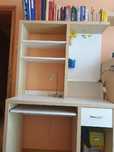 Regał z biurkiem i tablicą magnetyczną