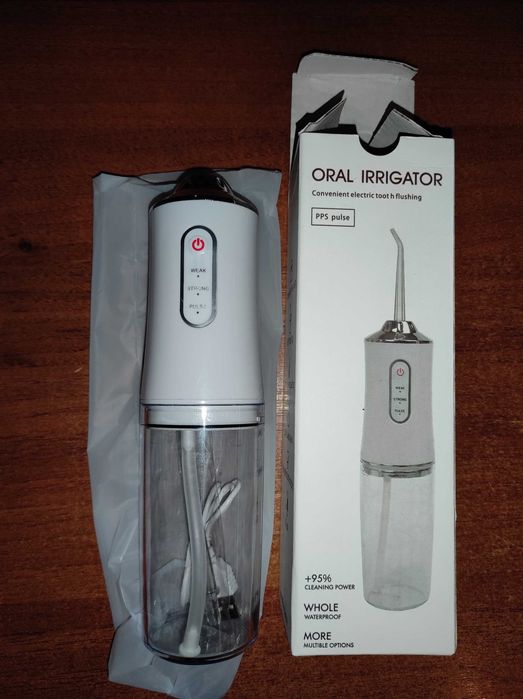 Портативний іригатор для зубів і порожнини рота Portable Oral