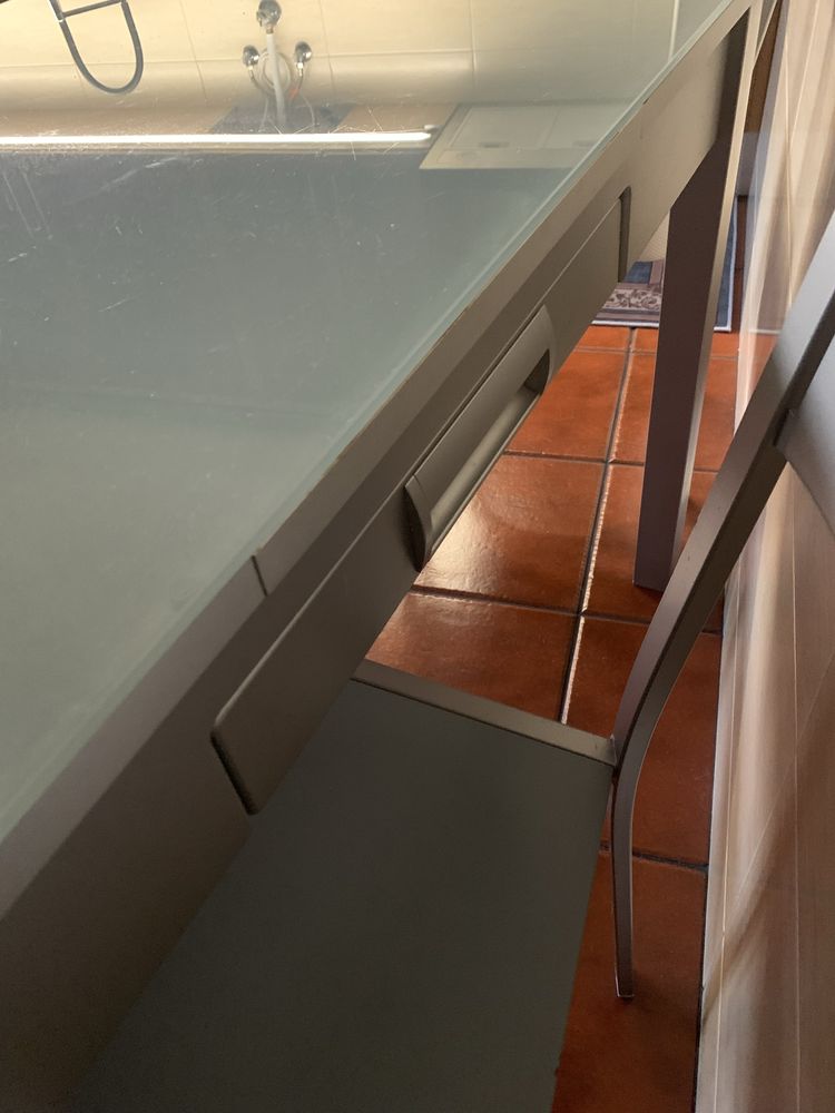 Conjunto mesa com 4 cadeiras extensível 110x70cm cinzento
