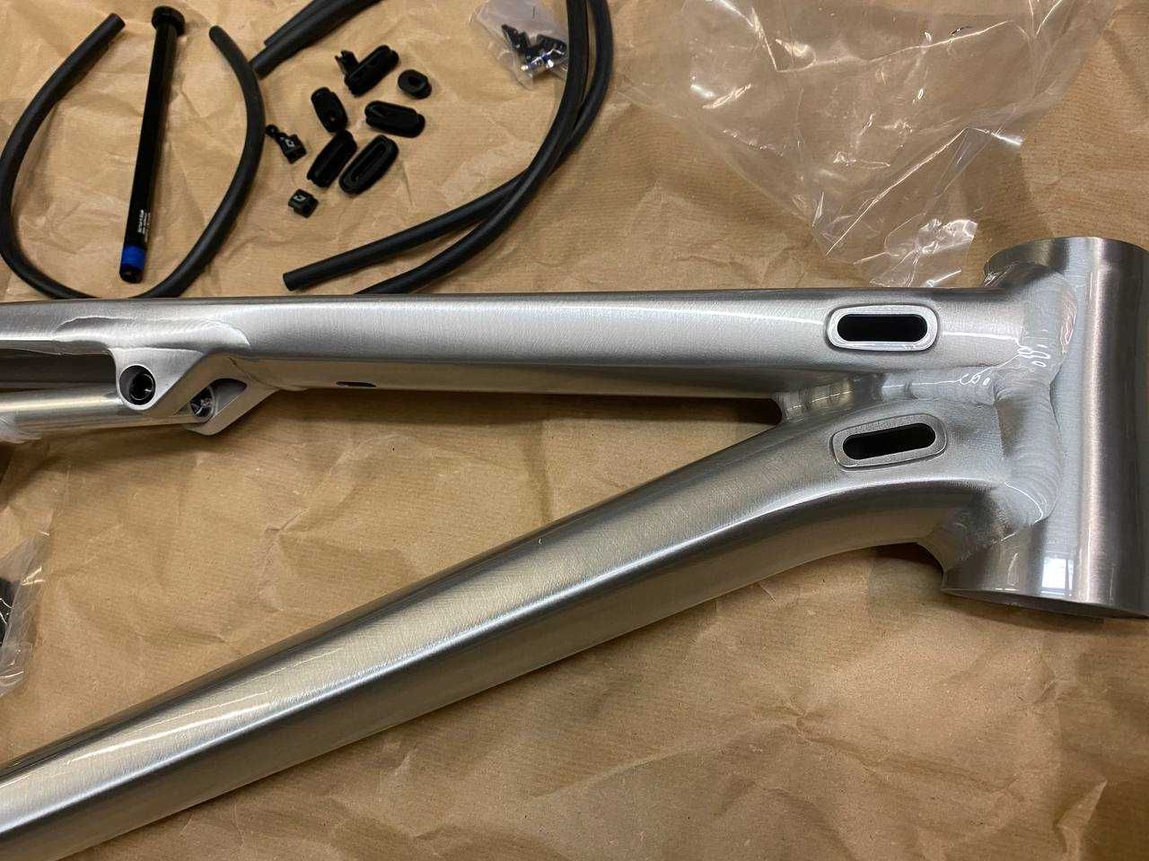 Новые рамы и велосипеды Commencal Meta TR 29 clash absolut