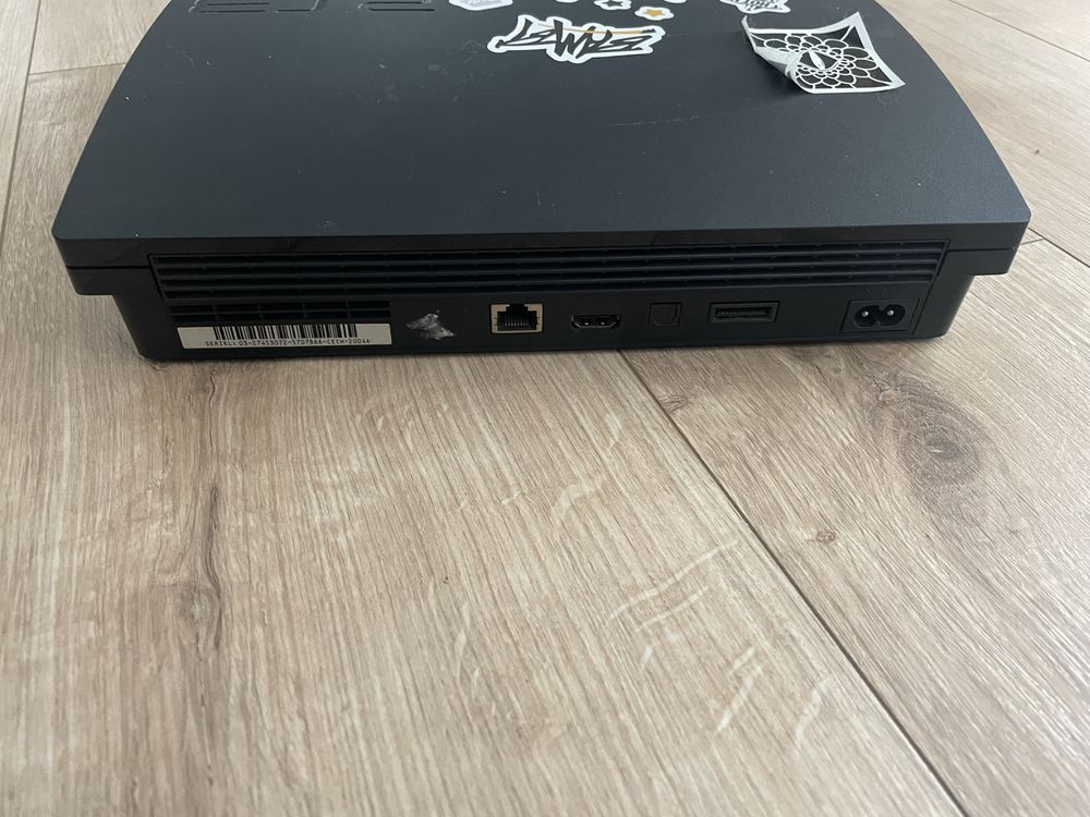 Ps3 slim + 2 pady w pełni sprawna