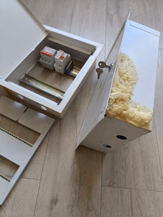 Останній! Щиток розподільчий електричний з автоматами