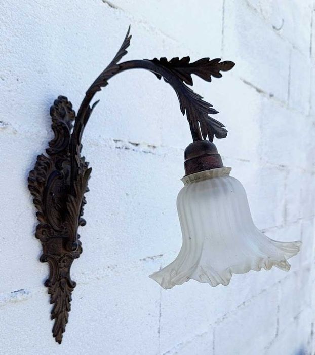 Candeeiro parede metal e tulipa vidro 1 lume