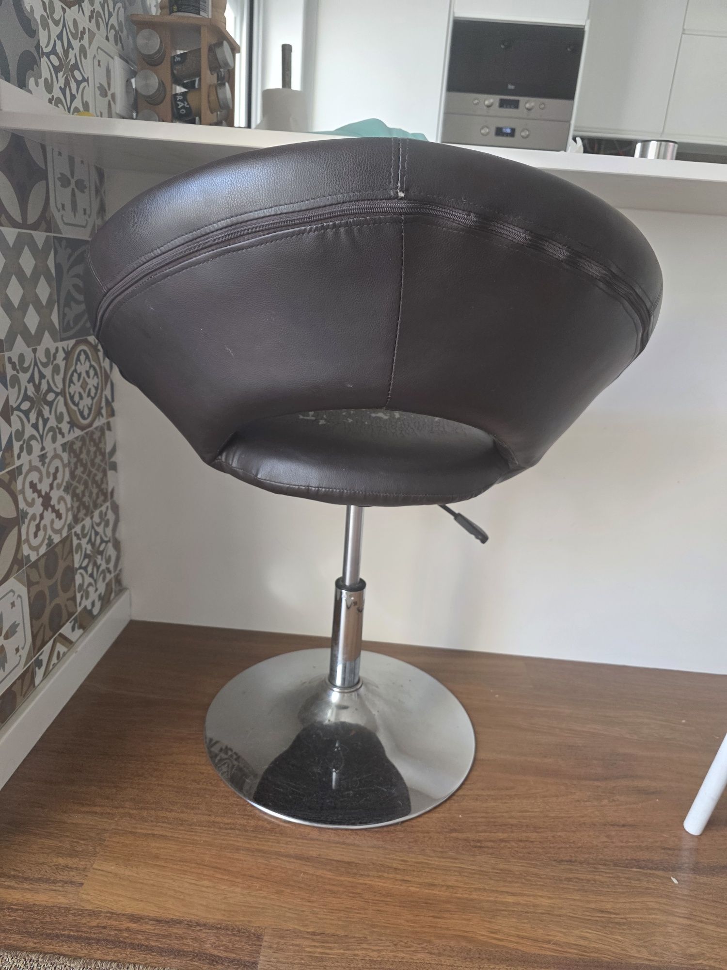 2 Cadeiras redondas para restauro 15 euros