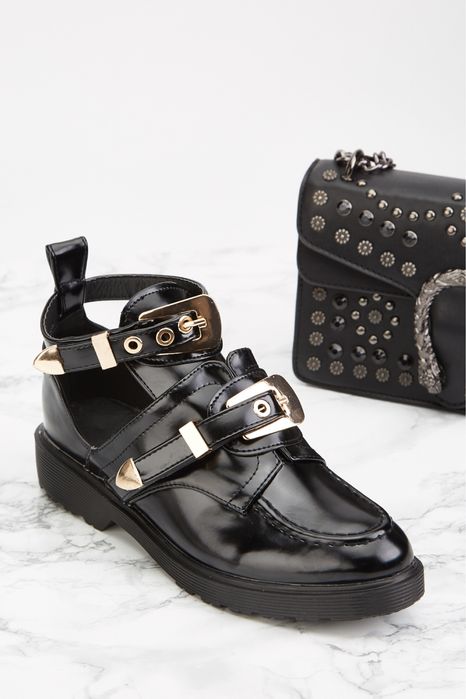 Весняні чорні туфлі