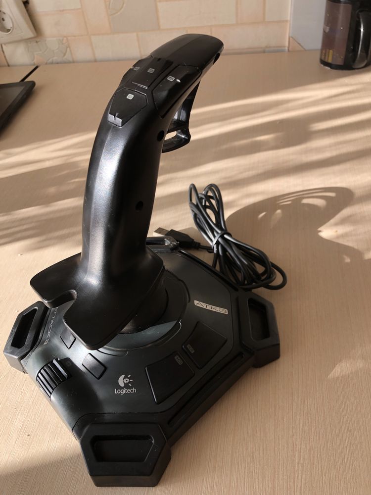 Джостик Logitech attack 3