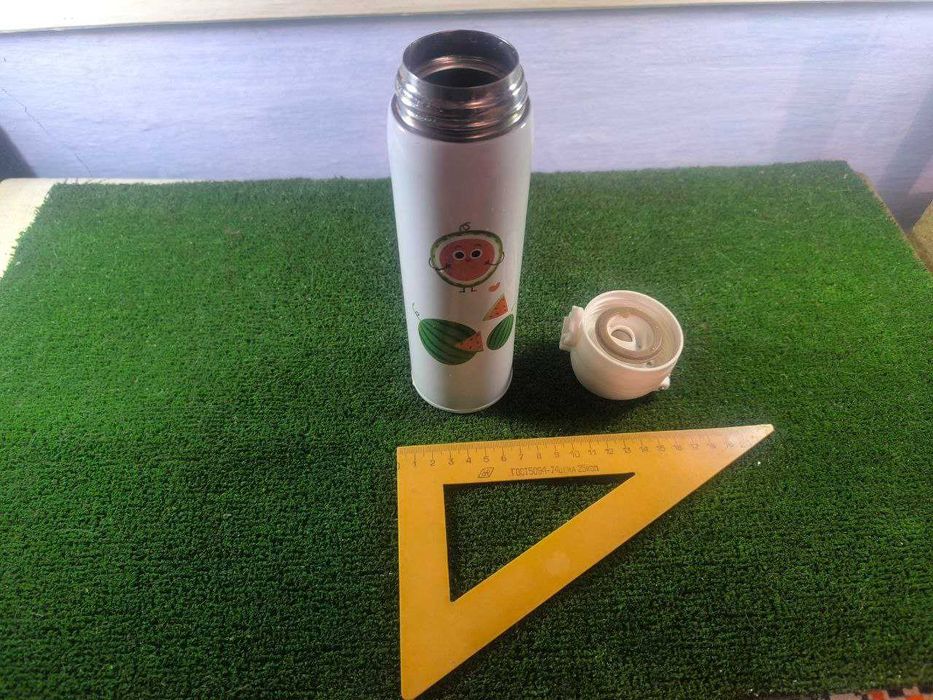 Термос дівчячій 0,5 литра , стан нового.