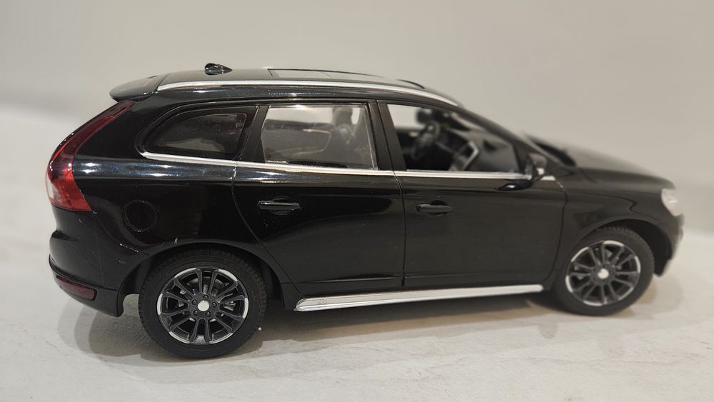 Kolekcjonerski model Volvo XC60 R/C zdalnie sterowane, skala 1:14
