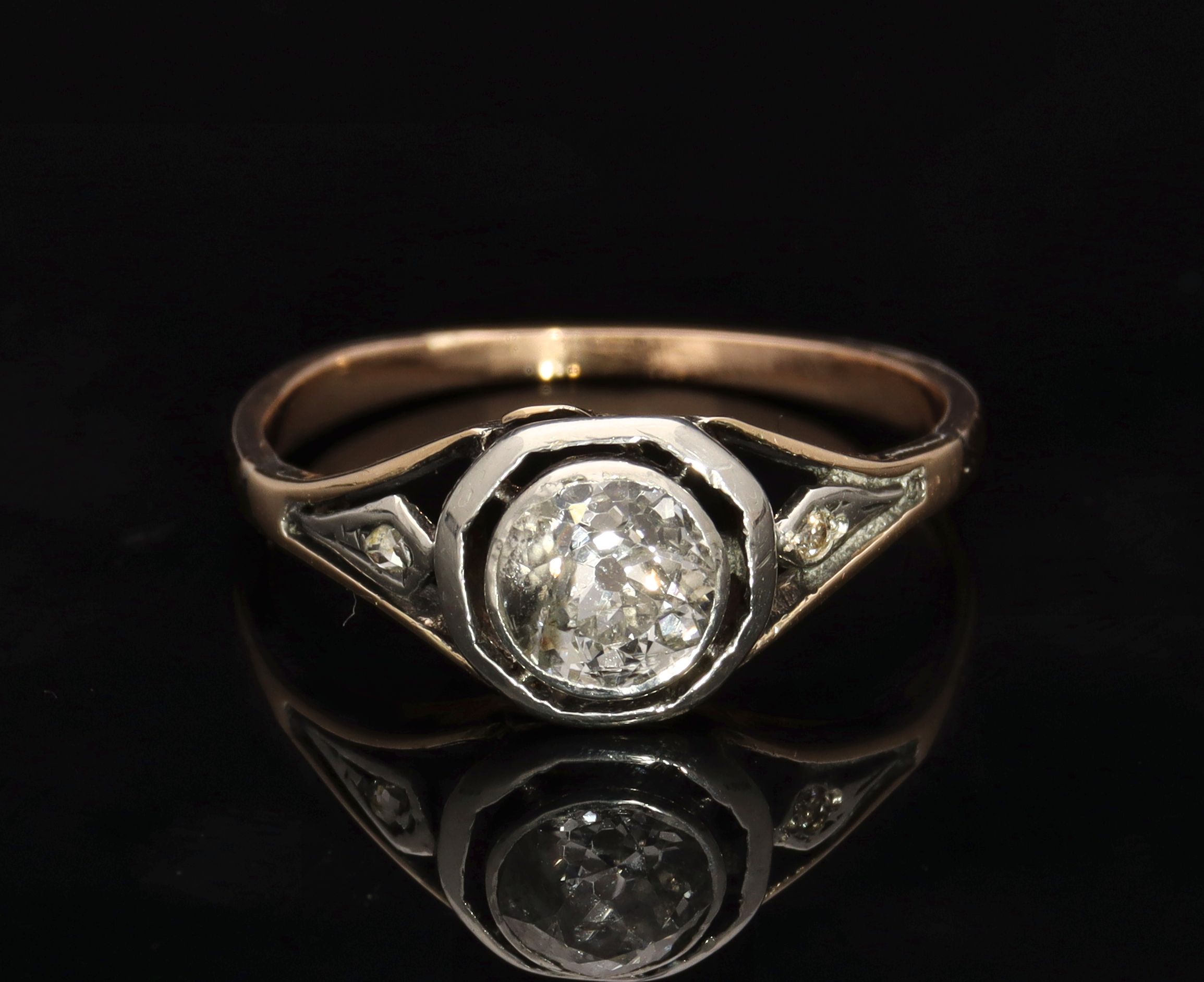 Złoty pierścionek z diamentami 0.63ct p.585