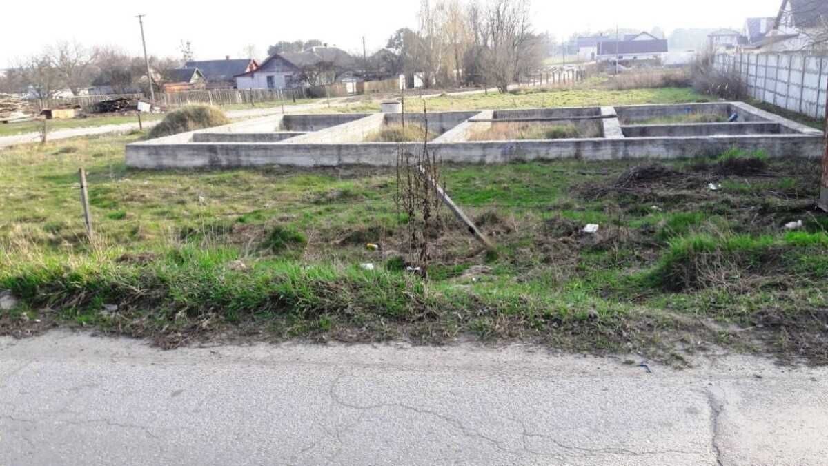 Кутова ділянка в Тетерівці, фундамент, криниця, асфальт. (2697329)