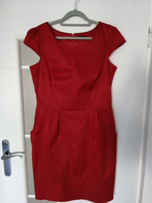 Czerwona sukienka koktajlowa
