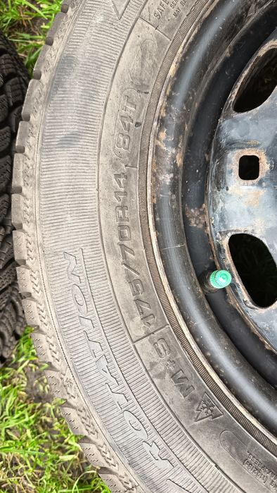 Zimowe opony 14 cali z felgami VW