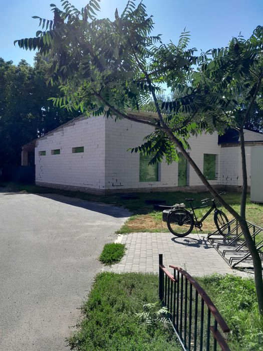 Продам не добудоване приміщення в центрі м. Заводське