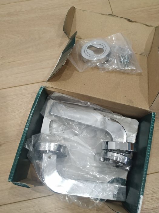 Klamka srebrna Porta Modern + szyld