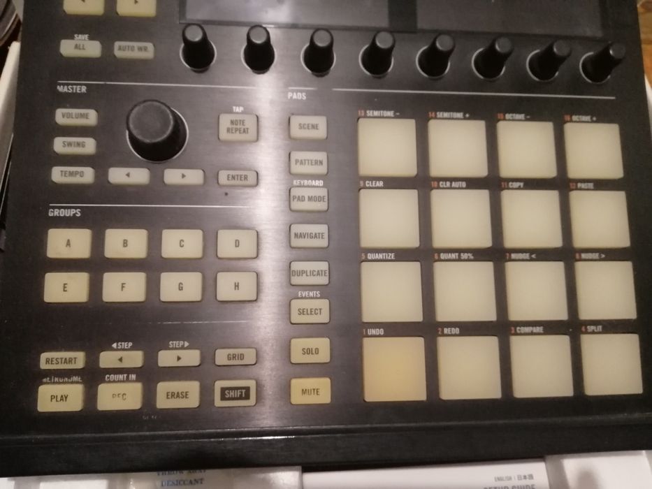 Продам драм машину-сэмплер MASCHINE MK2