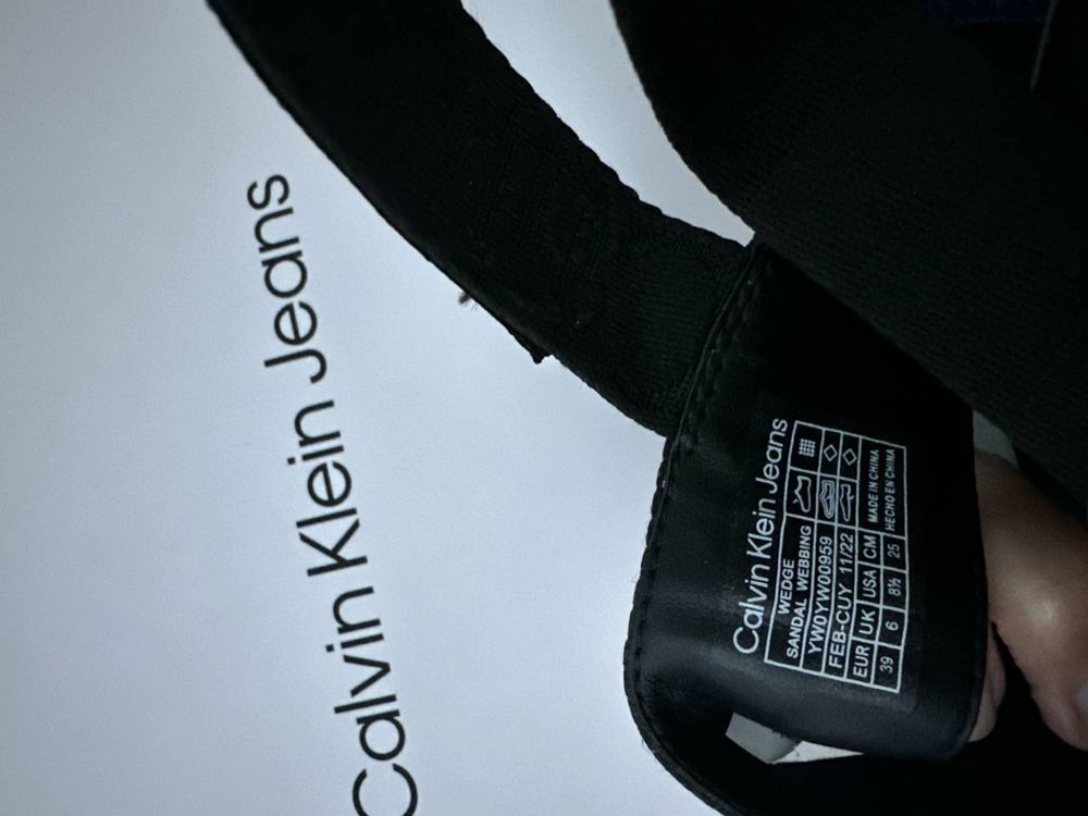 Босоножки Calvin Klein 39 р