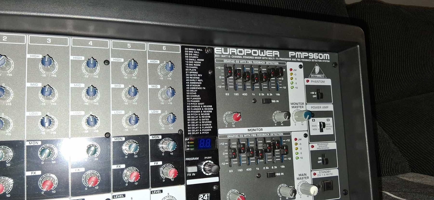Mixer Behringer PMP960M - Bom estado pouco usada.