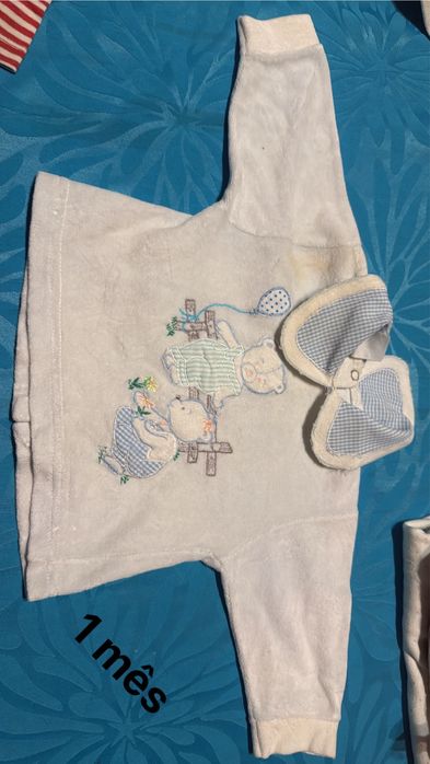 Várias camisolas de bebé