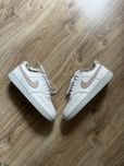 Жіночі оригінал кроссівки Nike Court 37 розмір